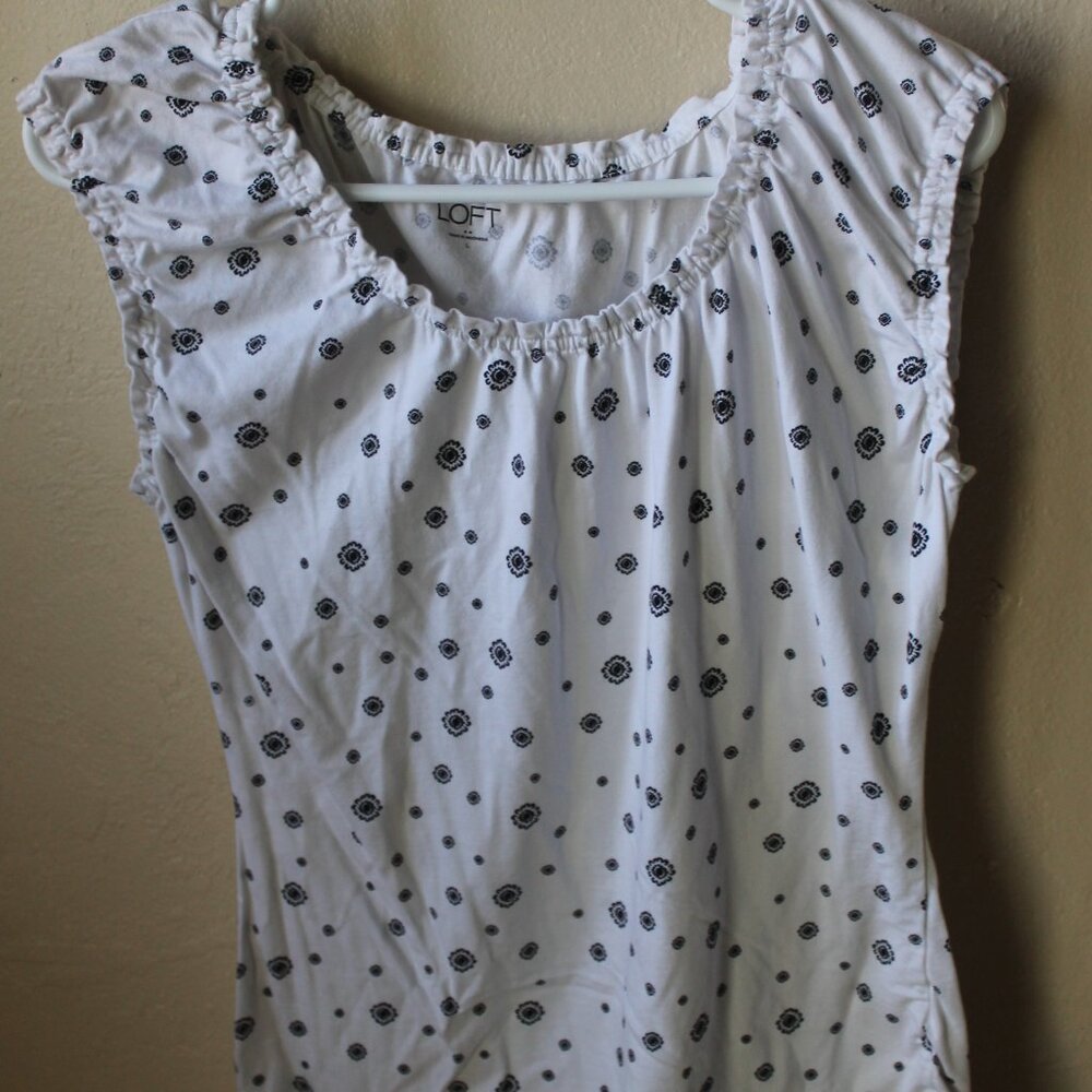 Ann Taylor LOFT Women's White w Black Print Sleeveless Blouse Ruffle Size Large